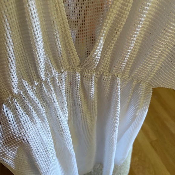 White beach cover up . Size medium - Picture 2 of 4